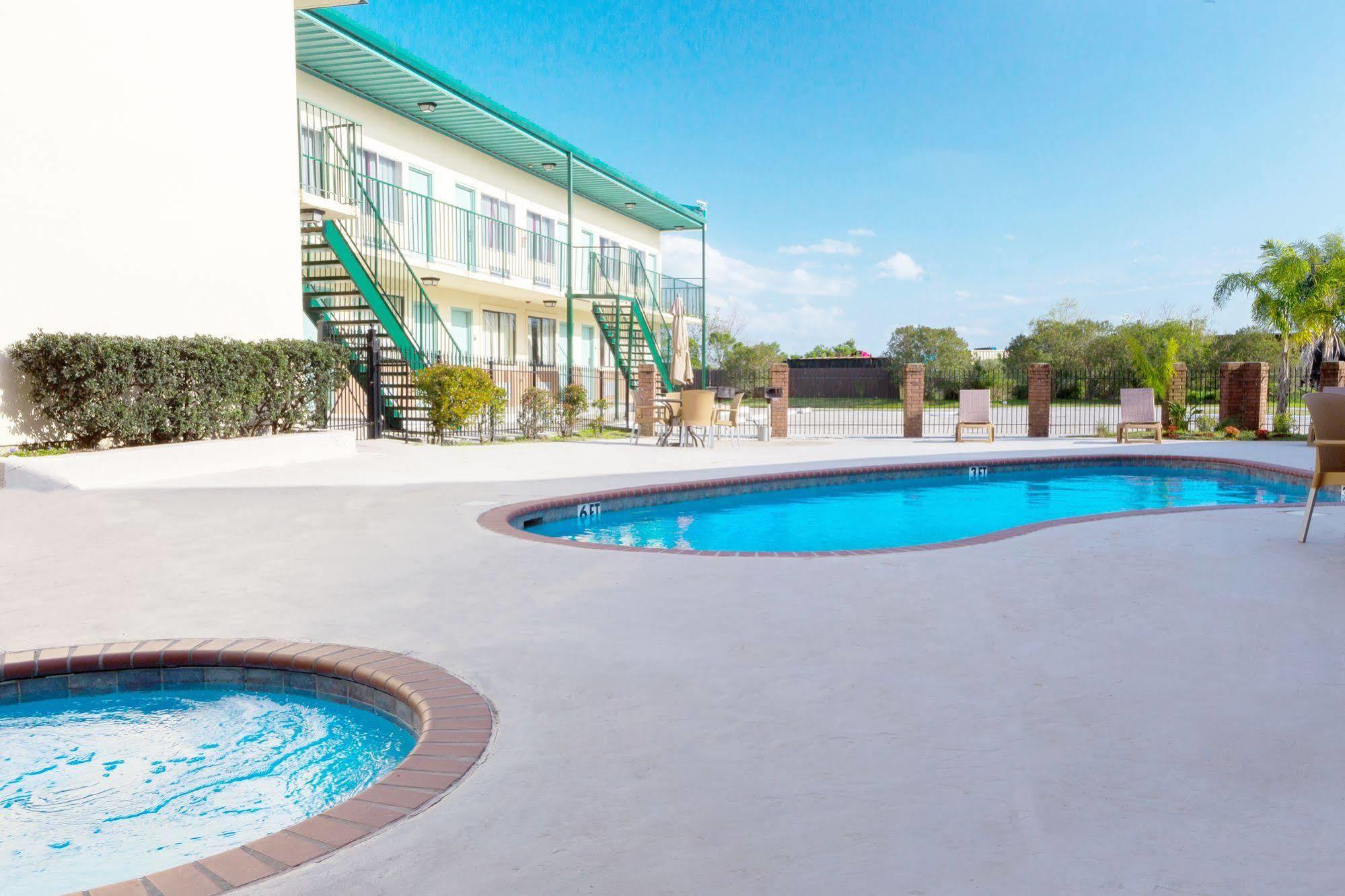Marina Inn & Suites Chalmette-New Orleans エクステリア 写真