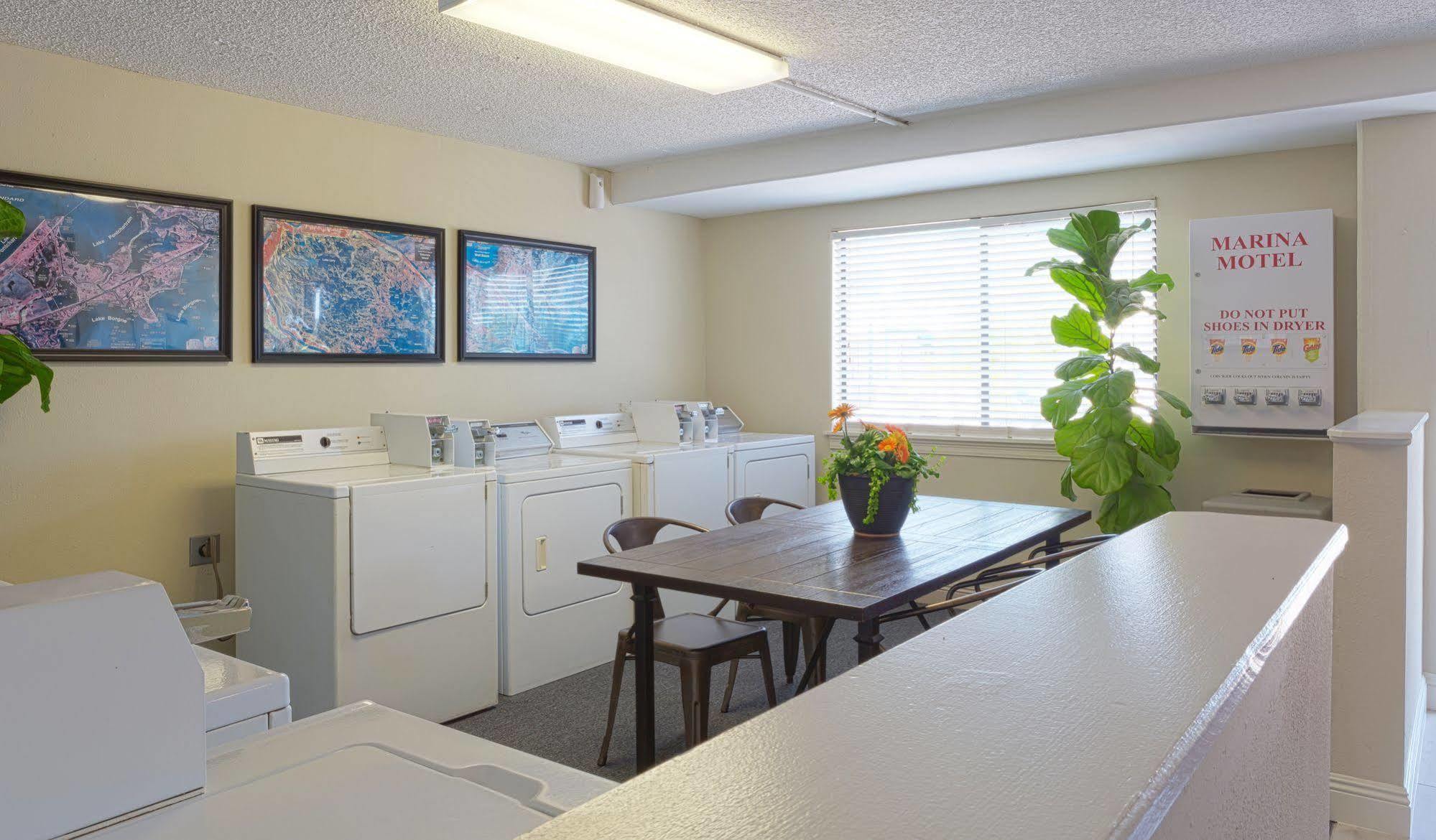 Marina Inn & Suites Chalmette-New Orleans エクステリア 写真